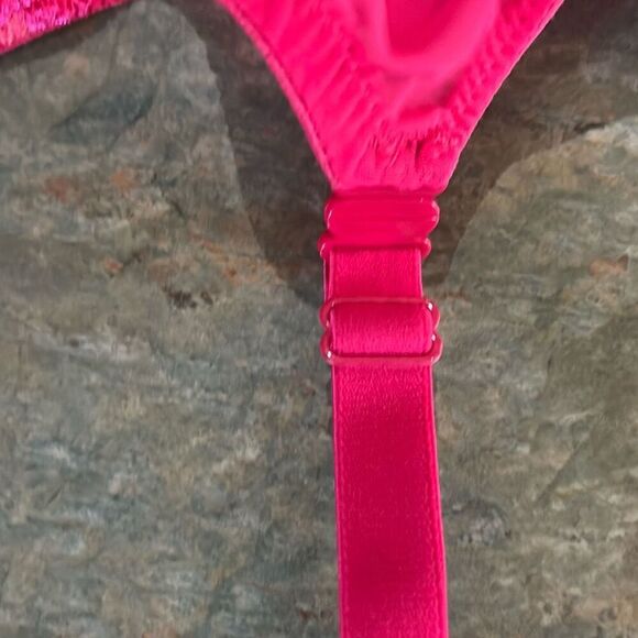 Victoria’s Secret 34DDD Body by Victoria Pink Lace Underwire Bra - Picture 7 of 8